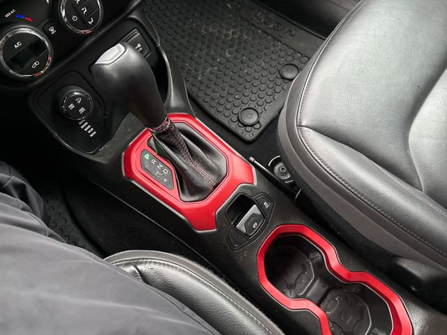 Used 2016 Jeep Renegade Trailhawk w/ Premium Trailhawk Package AWD/4WD image 27