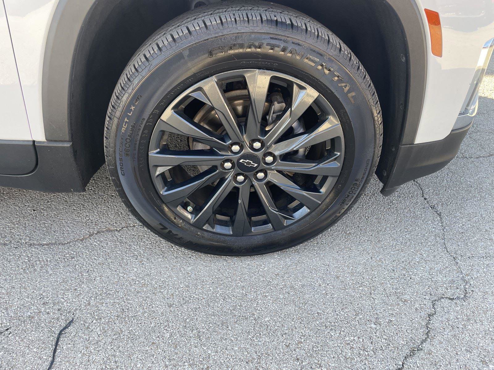 Used 2023 Chevrolet Traverse RS image 38