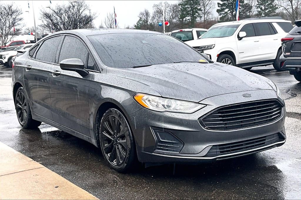 Used 2019 Ford Fusion SE image 1