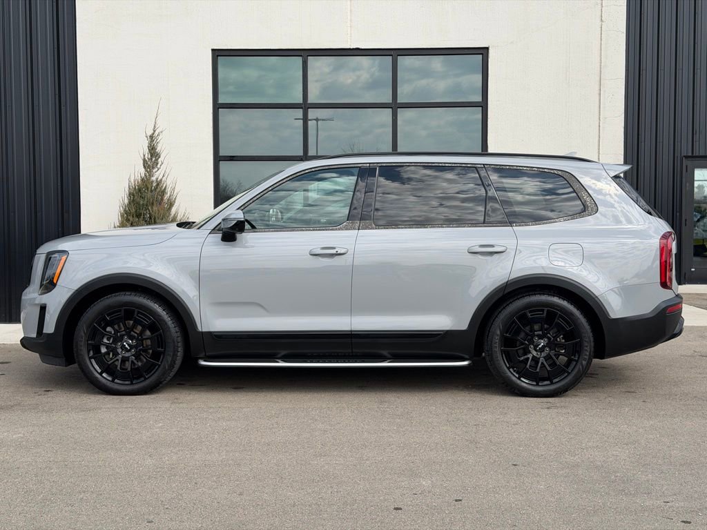Used 2022 Kia Telluride SX w/ SX Prestige Package image 2