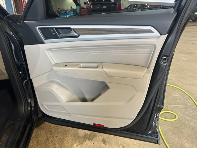 Used 2022 Volkswagen Atlas SEL AWD/4WD image 37
