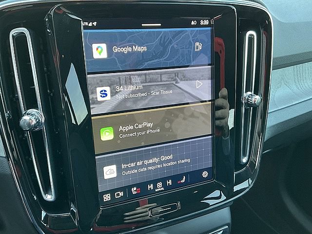 Used 2025 Volvo XC40 B5 Plus image 27