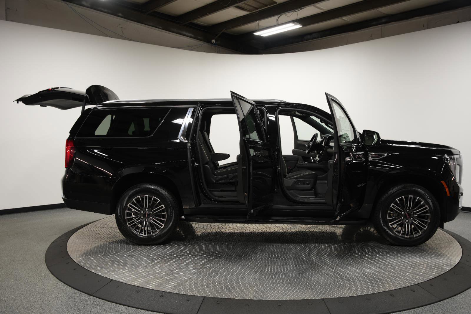 New 2026 GMC Yukon XL Elevation w/ Elevation Premium Package AWD/4WD image 10