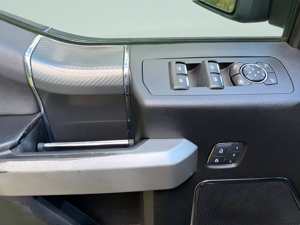 Used 2018 Ford F150 Lariat w/ Equipment Group 502A Luxury AWD/4WD image 12