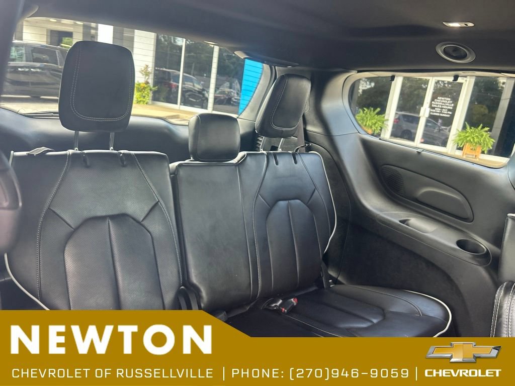 Used 2025 Chrysler Pacifica Limited FWD image 29