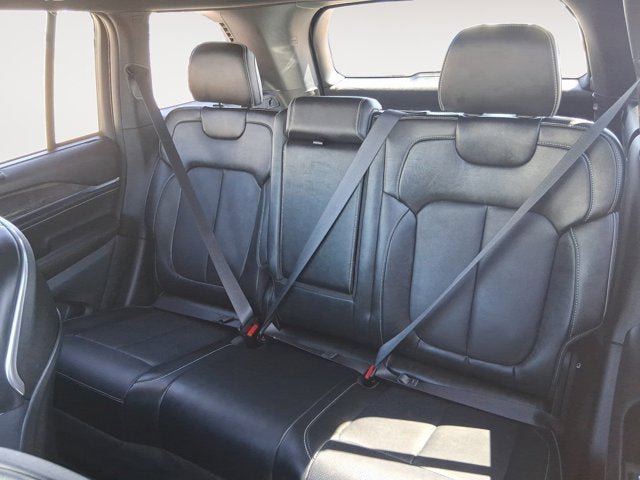 Used 2025 Jeep Grand Cherokee Overland w/ Luxury Tech Group IV AWD/4WD image 13