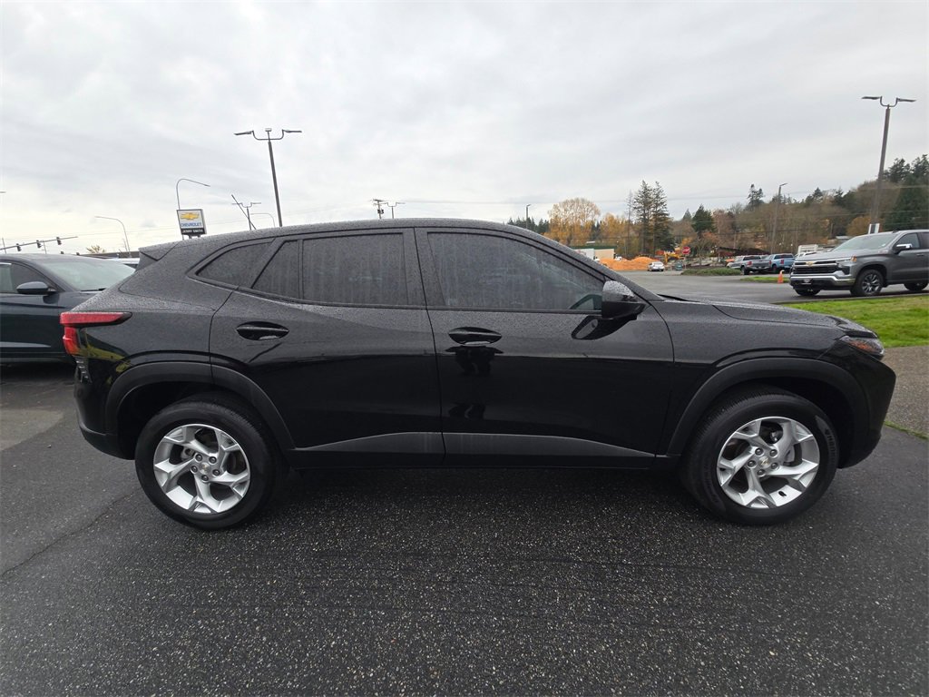 Certified 2024 Chevrolet Trax LS w/ LS Convenience Package image 2