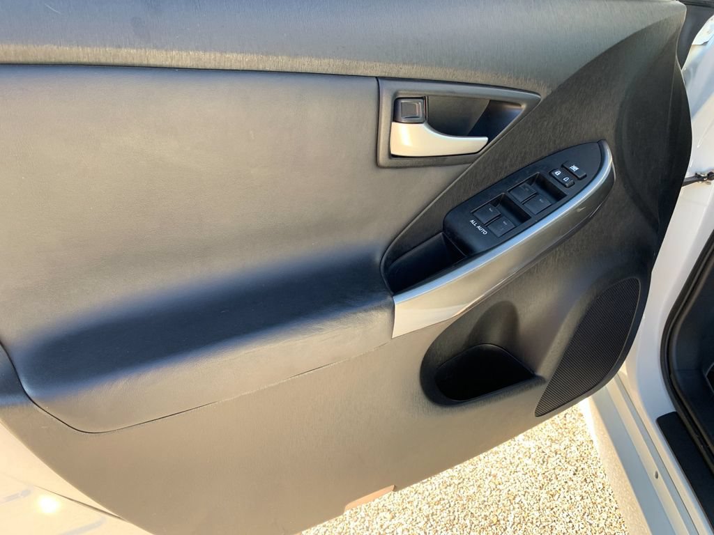 Used 2015 Toyota Prius Persona Series FWD image 12