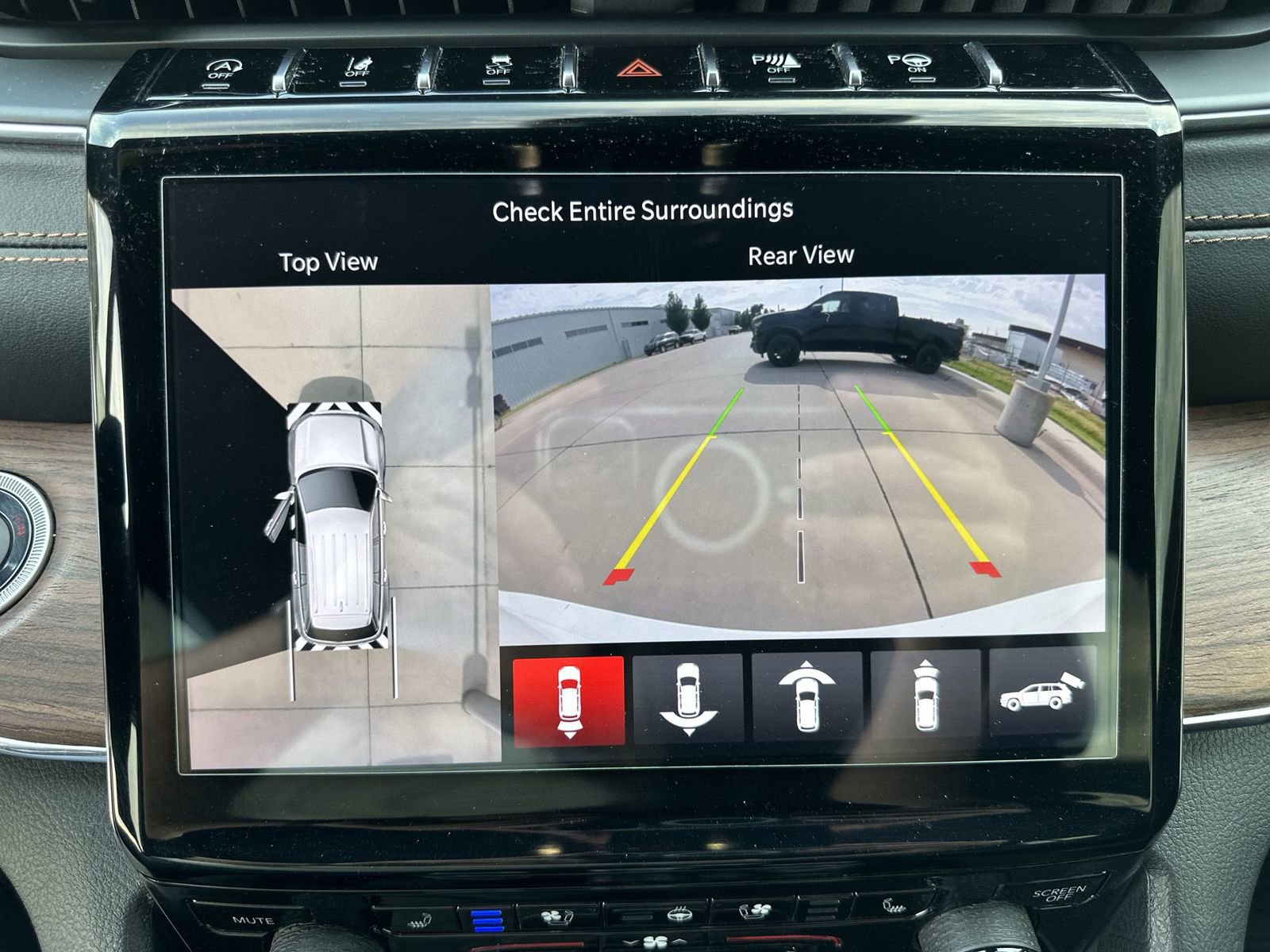 Used 2023 Jeep Grand Cherokee Summit AWD/4WD image 15