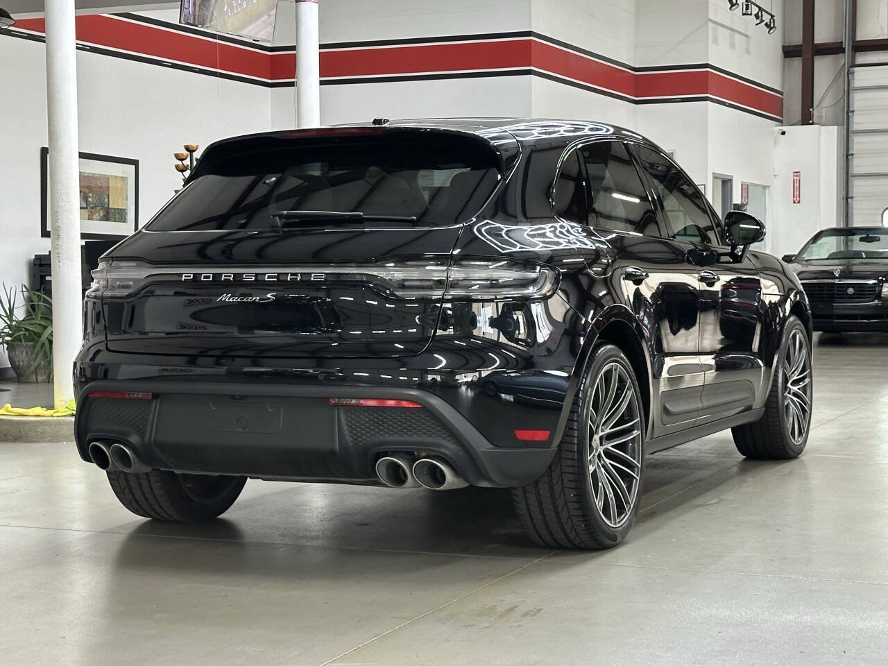Used 2024 Porsche Macan S AWD/4WD image 2
