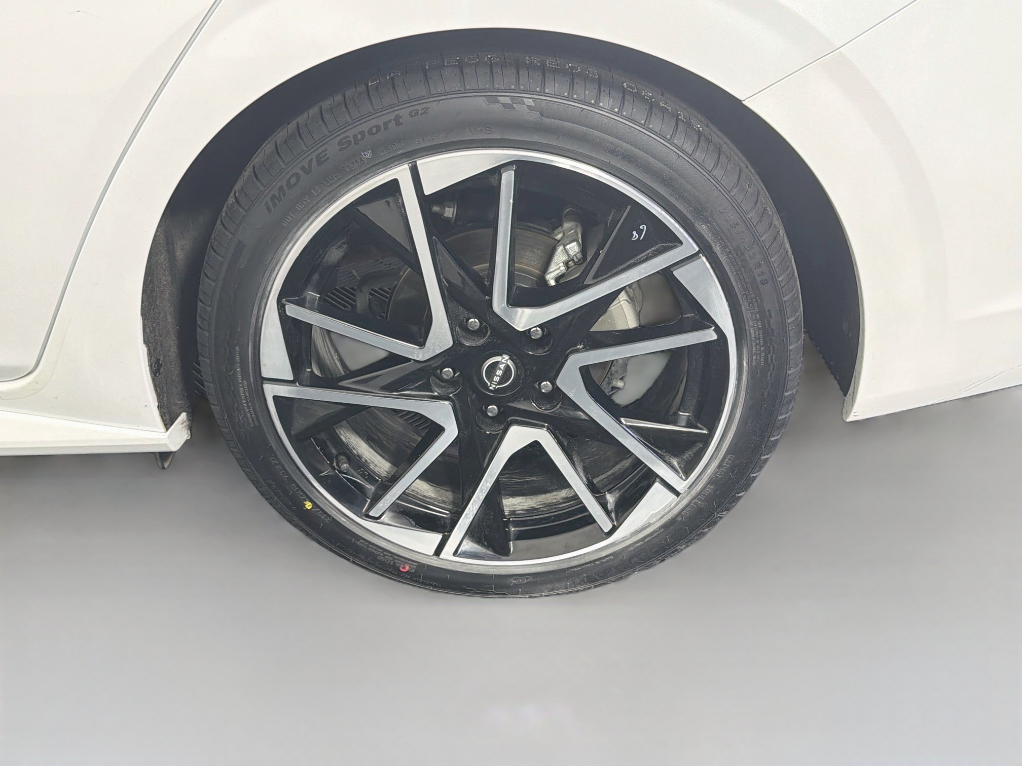 Used 2025 Nissan Sentra SR FWD image 11