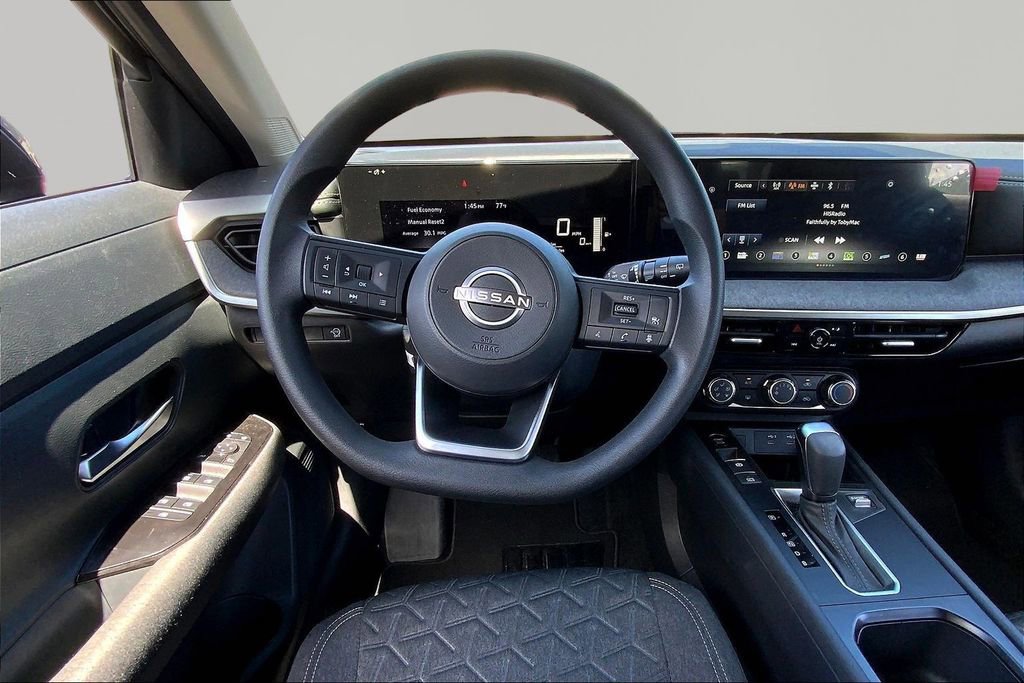 Used 2025 Nissan Kicks SV image 8