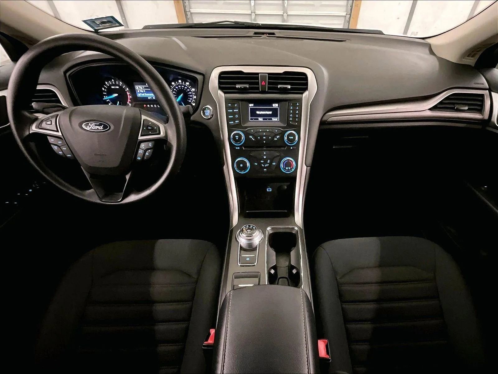 Used 2018 Ford Fusion SE FWD image 14