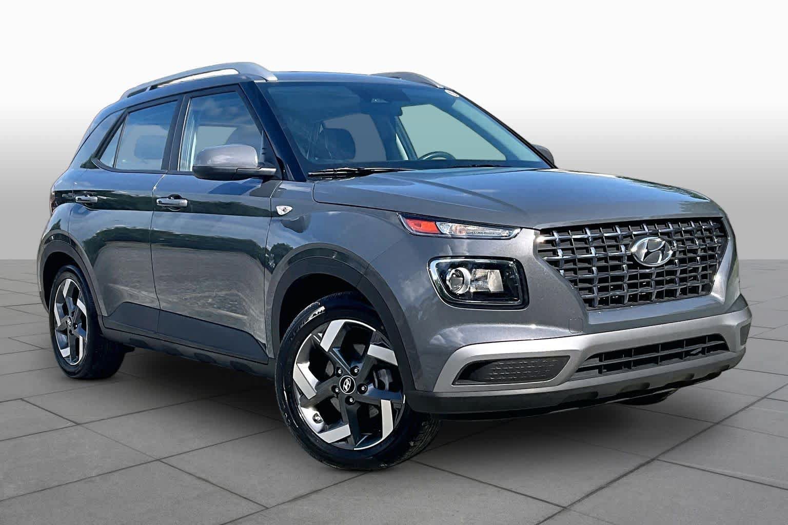Used 2025 Hyundai Venue SEL FWD image 3