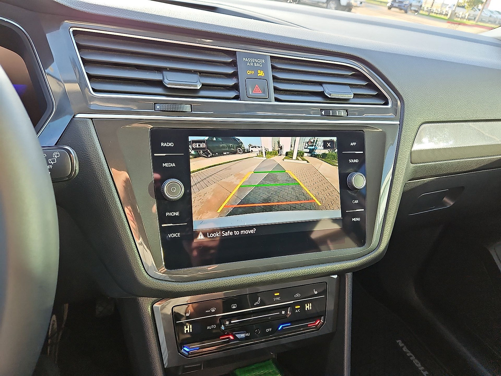 Certified 2023 Volkswagen Tiguan SE w/ Panoramic Sunroof Package FWD image 18