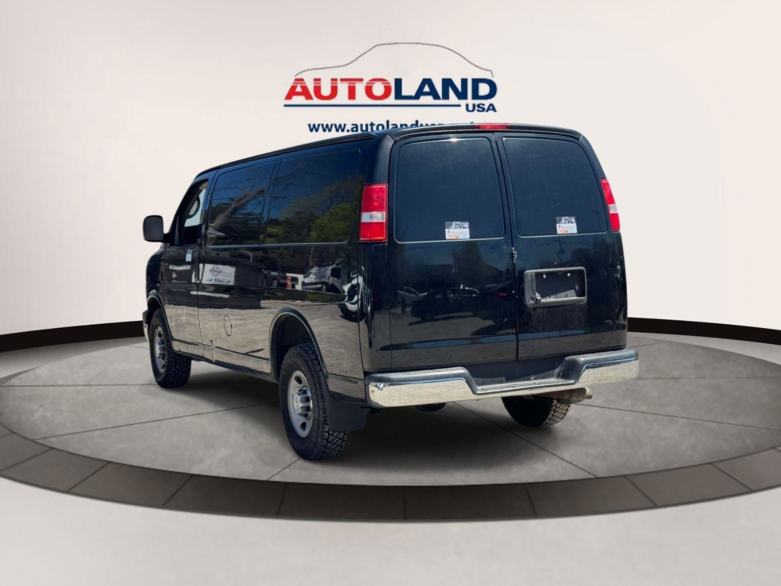 Used 2017 Chevrolet Express 2500 RWD image 5