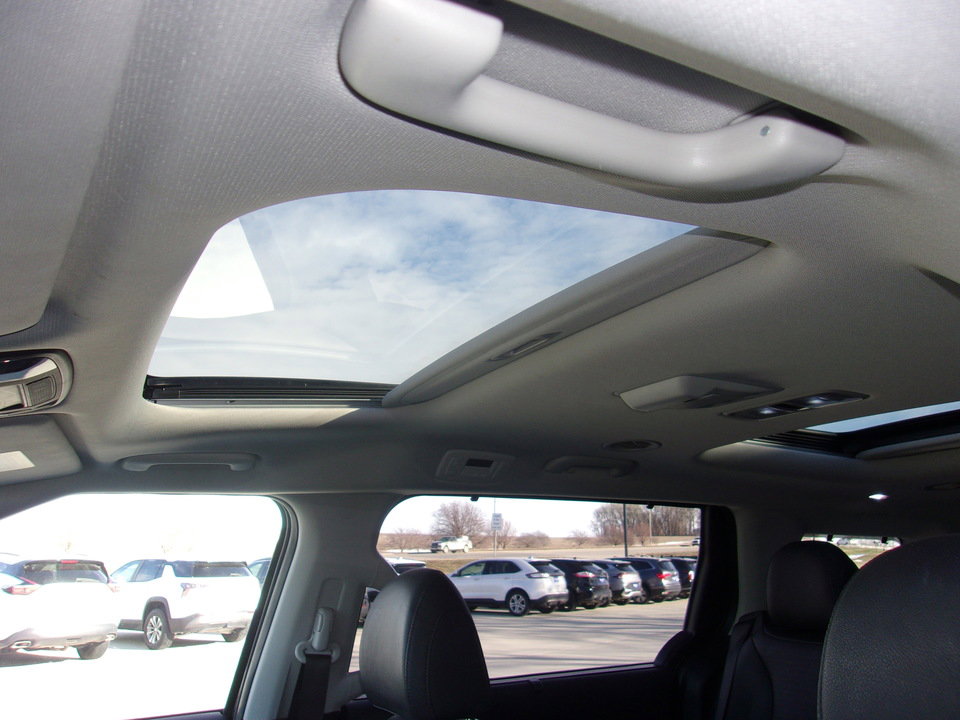 Used 2024 Kia Carnival SX Prestige image 10