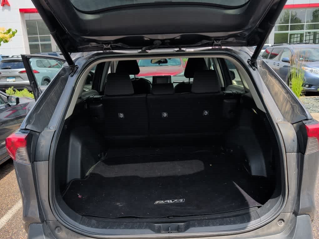 Used 2022 Toyota RAV4 XLE w/ Convenience Package AWD/4WD image 10