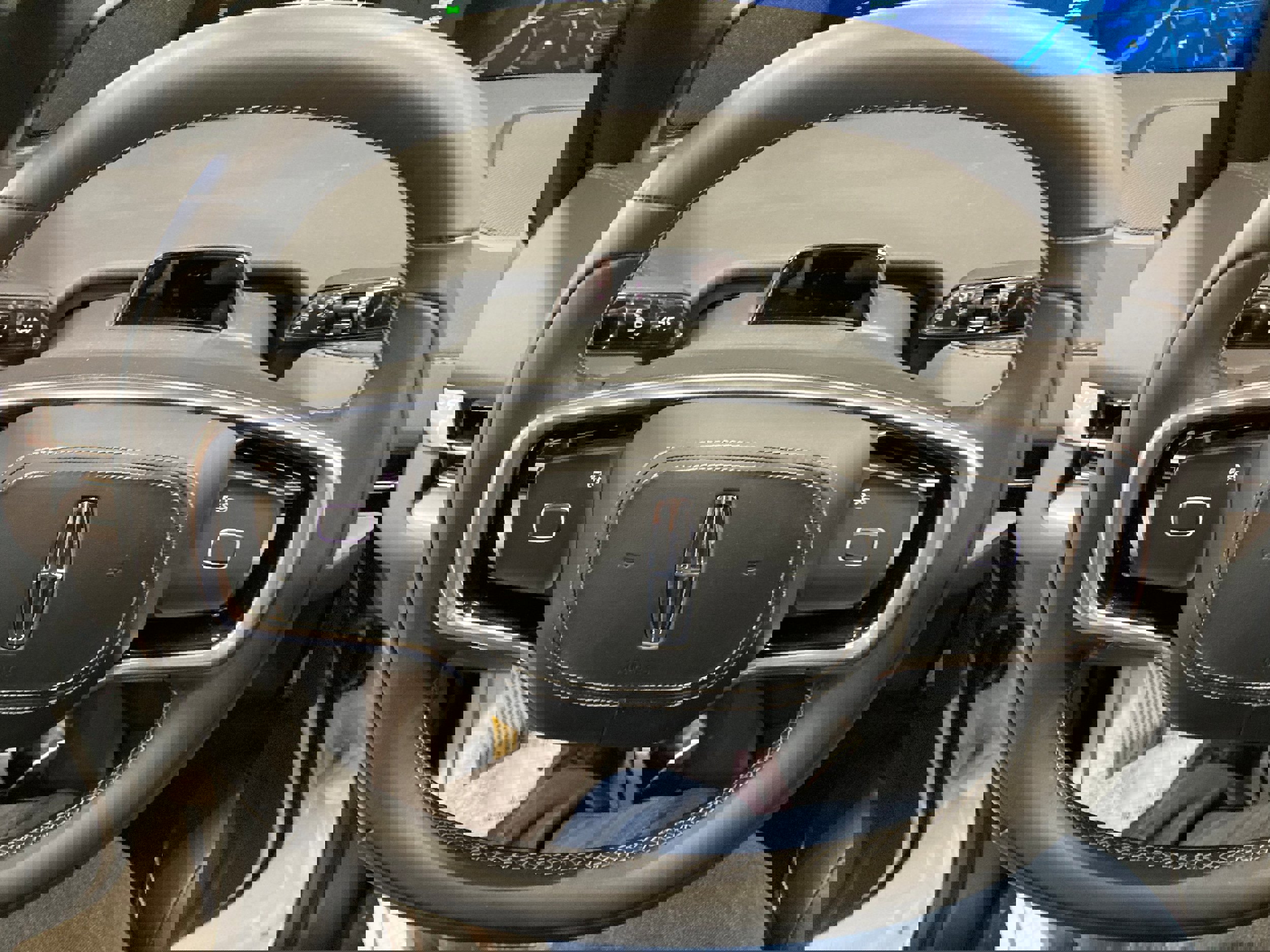 Used 2025 Lincoln Navigator L Reserve w/ Jet Appearance Package image 31