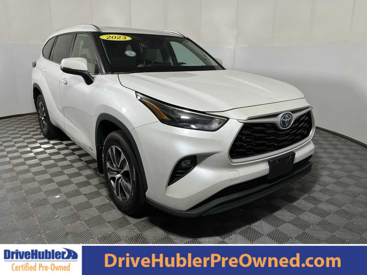 Used 2023 Toyota Highlander XLE image 1