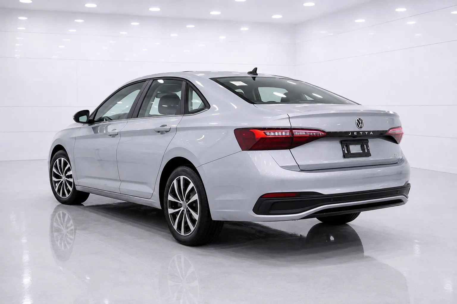 Used 2025 Volkswagen Jetta SE FWD image 3
