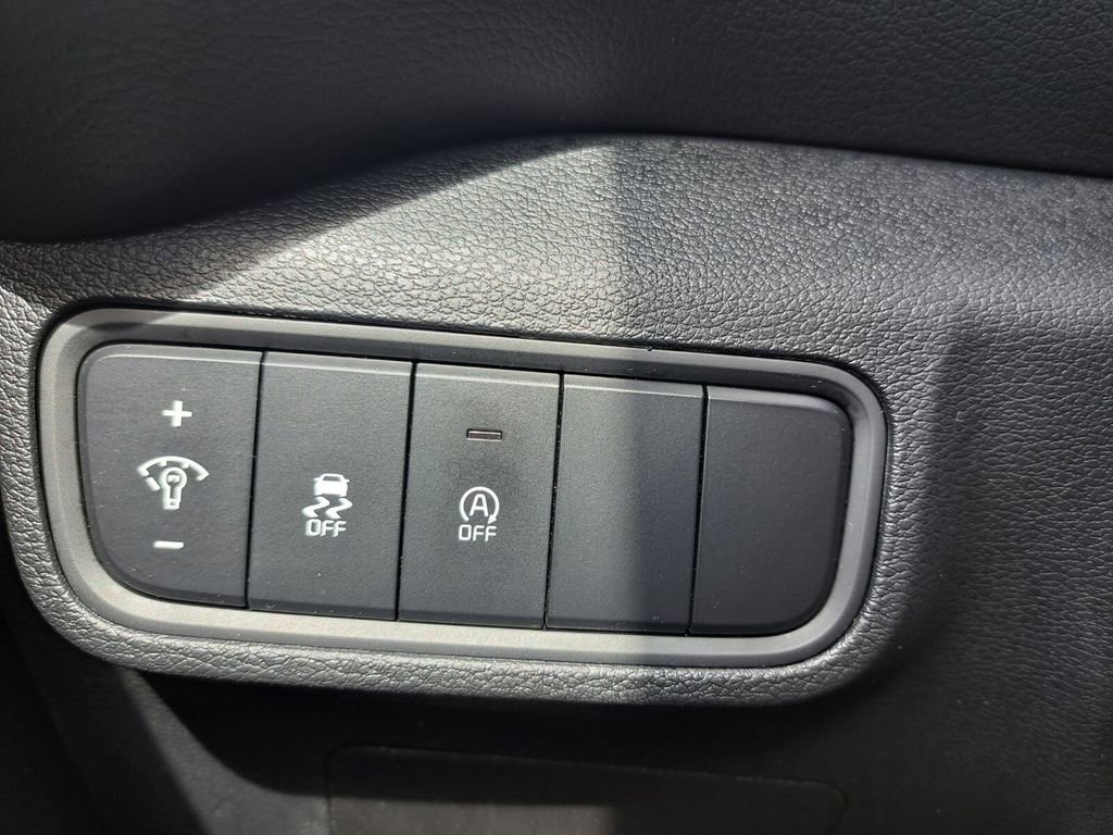 Used 2025 Kia Soul LX w/ LX Technology Package image 14