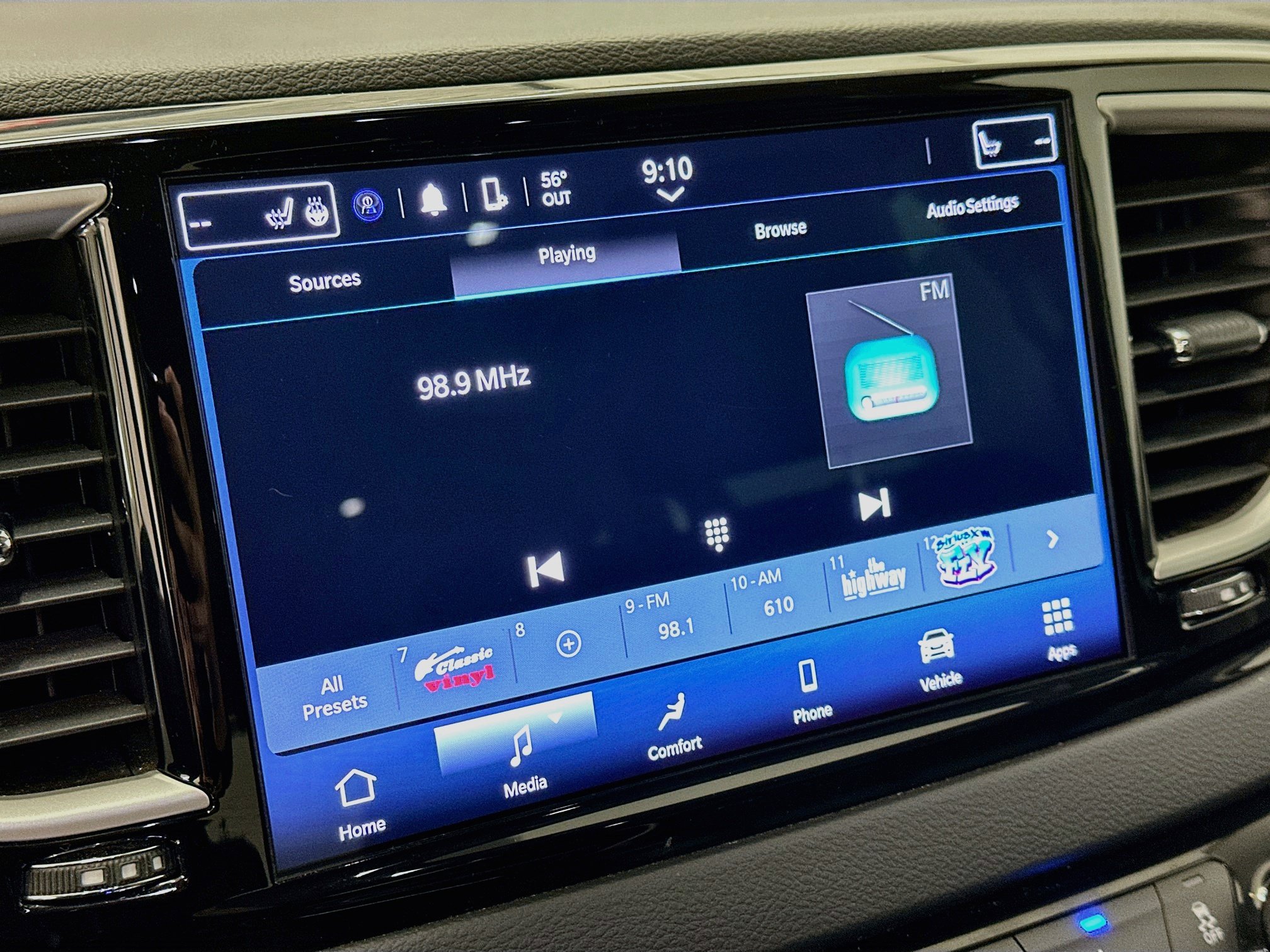 Used 2023 Chrysler Pacifica Touring-L FWD image 21