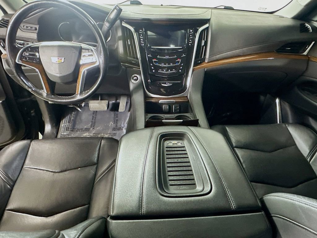 Used 2020 Cadillac Escalade Luxury w/ Escalade Sport Edition image 17