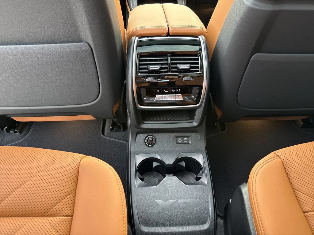 New 2026 BMW X7 xDrive40i w/ M Sport Package AWD/4WD image 21