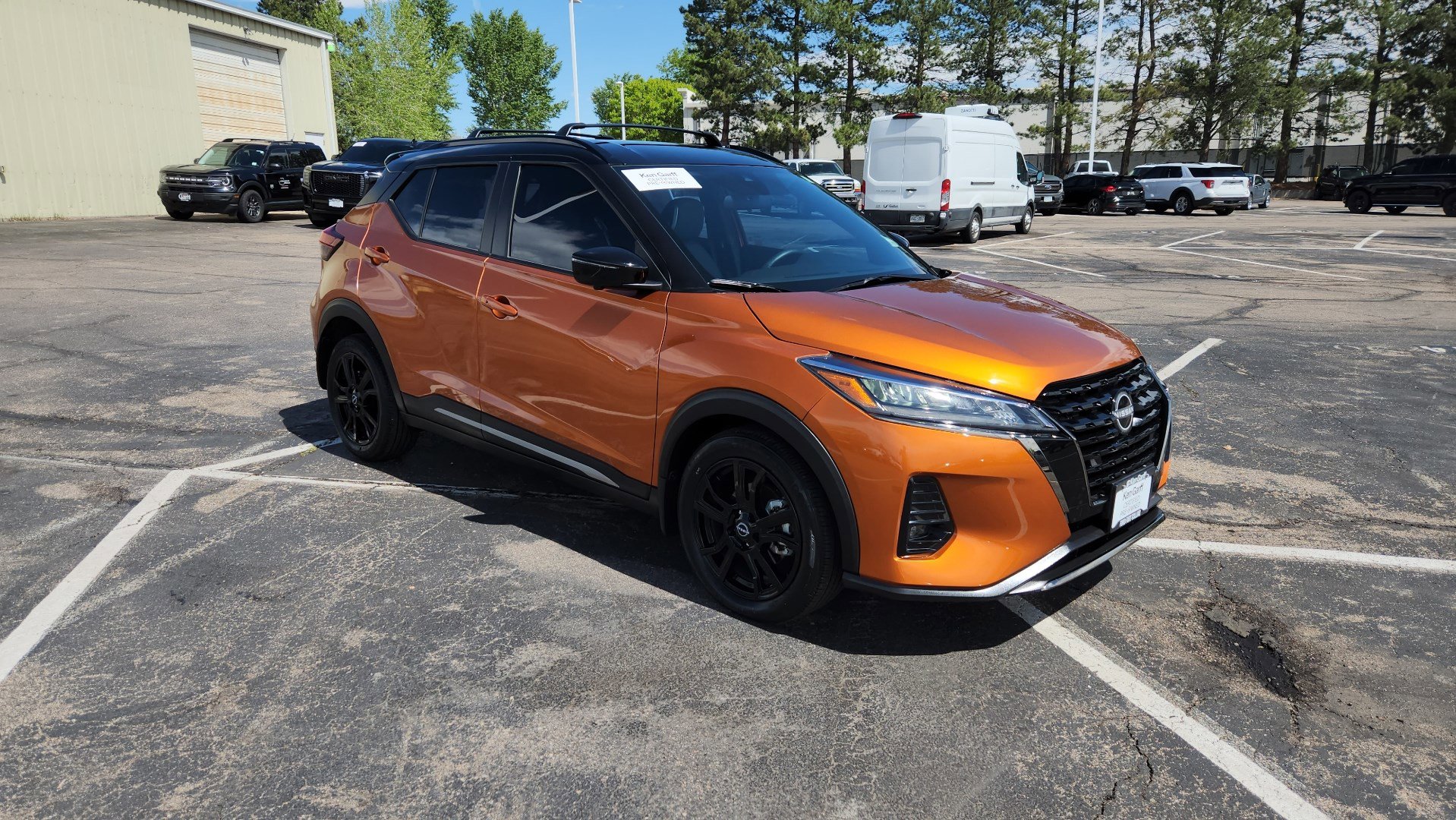 Used 2024 Nissan Kicks SR w/ SR Premium Package FWD image 17