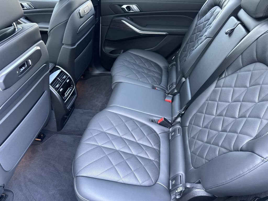 Used 2026 BMW X7 xDrive40i w/ M Sport Package AWD/4WD image 17