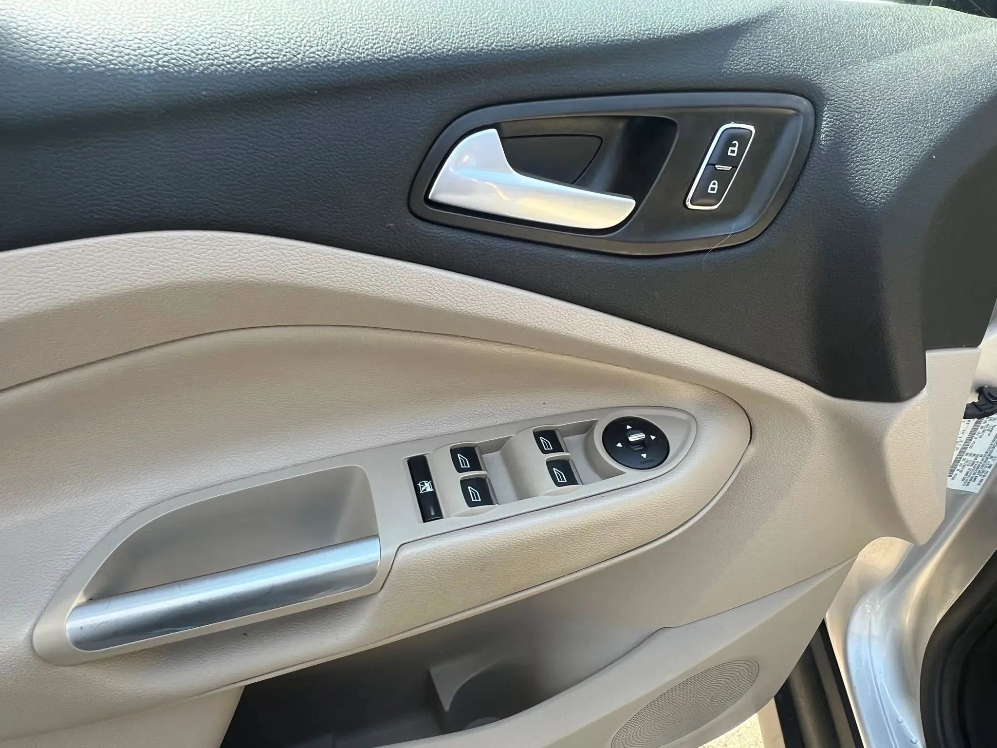 Used 2016 Ford C-MAX Energi SEL w/ Equipment Group 301A image 22