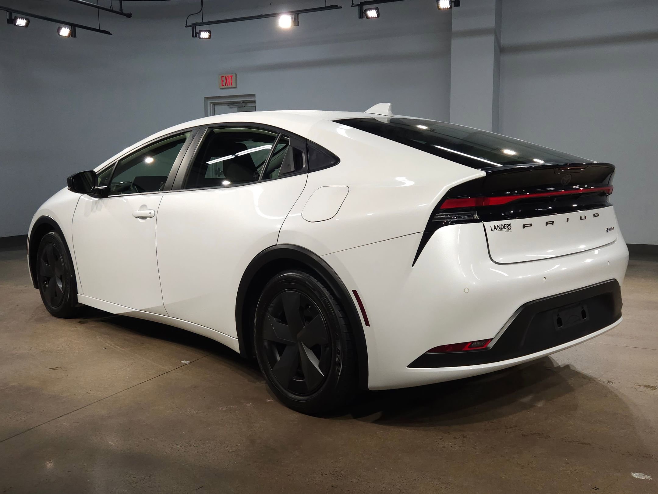 Used 2023 Toyota Prius LE image 5