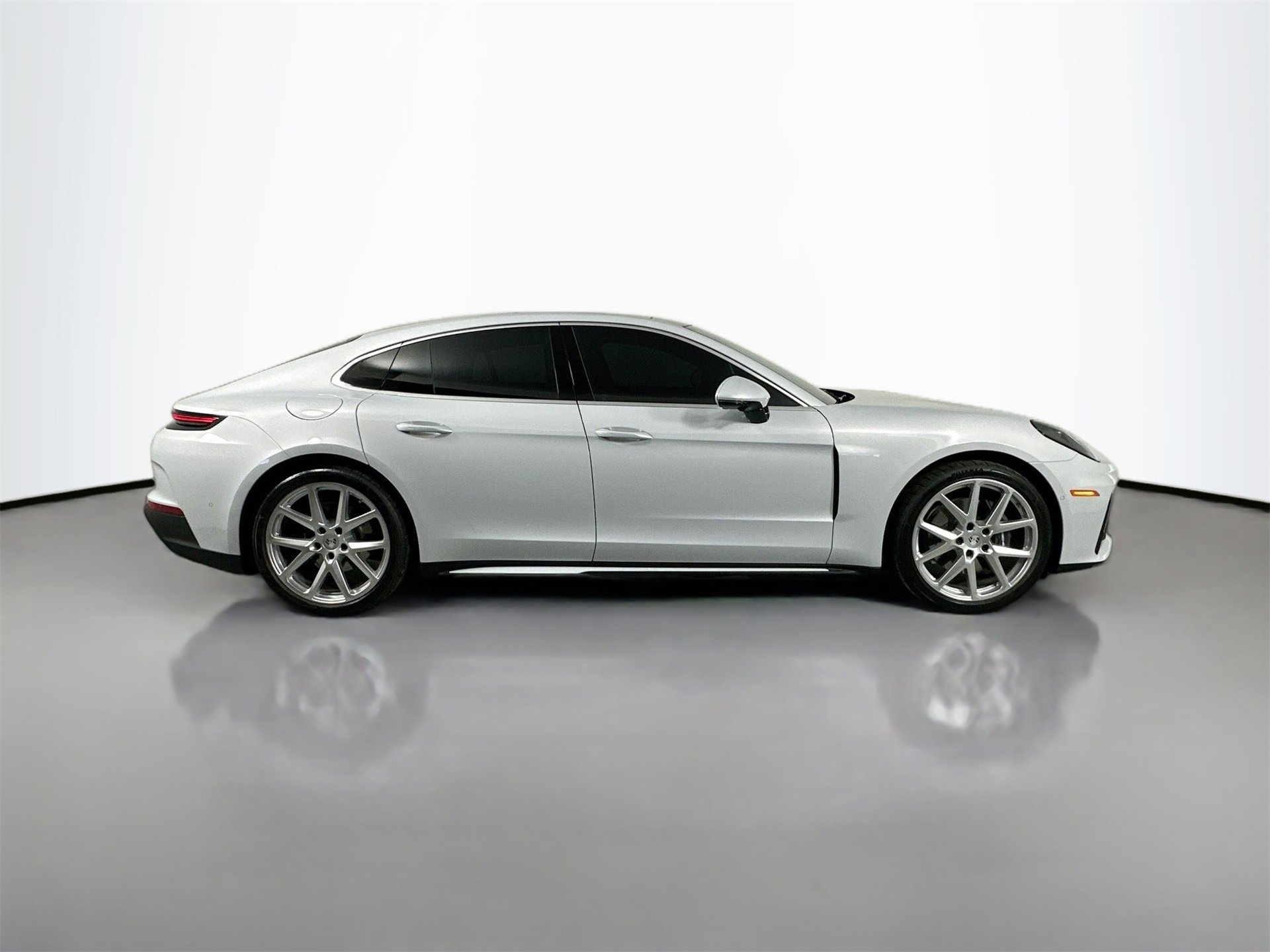 Certified 2025 Porsche Panamera image 8