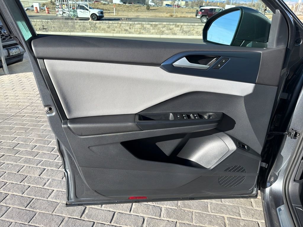 Certified 2023 Volkswagen Taos SE w/ Panoramic Sunroof Package image 12