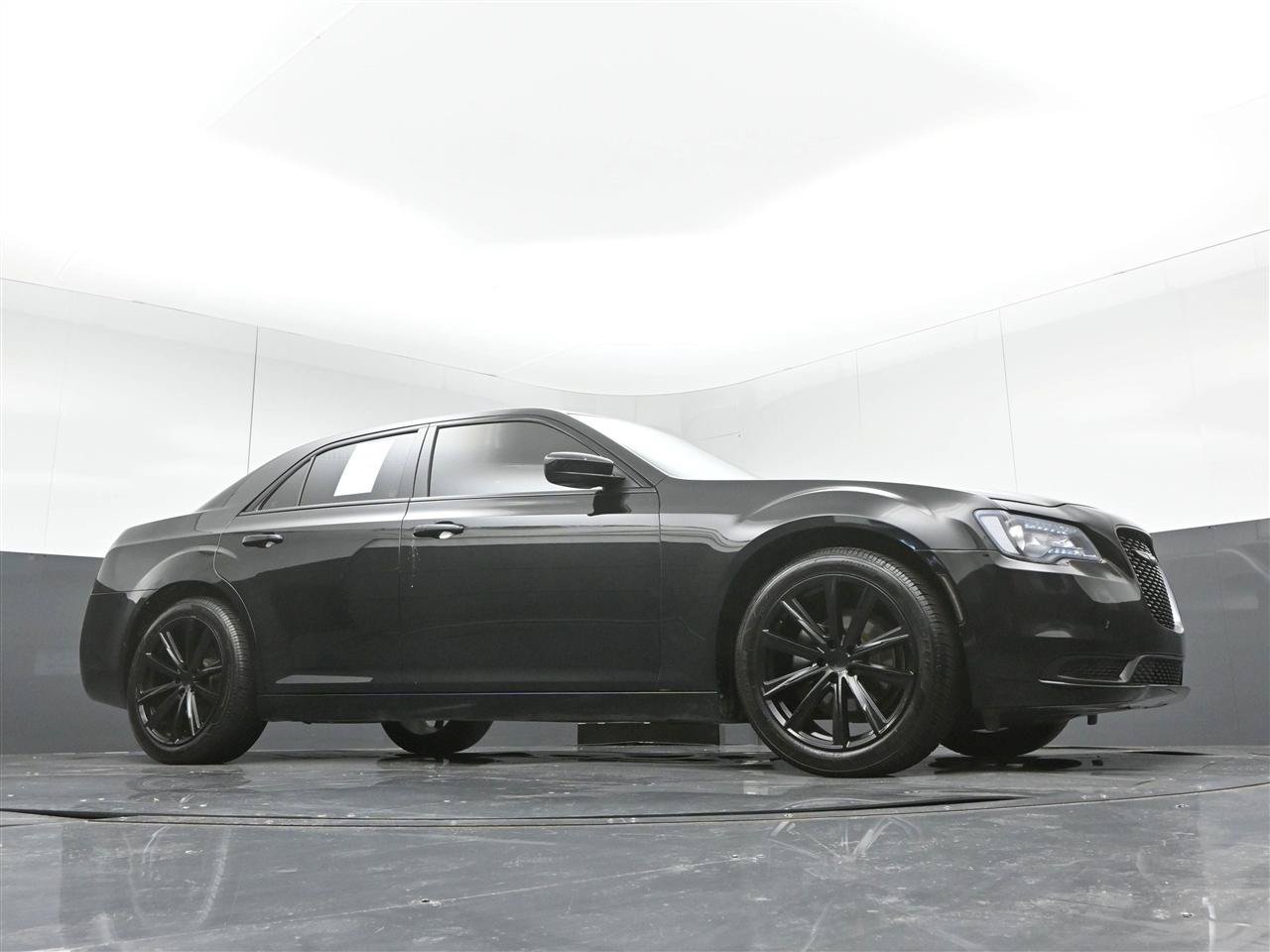 Used 2021 Chrysler 300 Touring w/ Sport Appearance Package RWD image 31