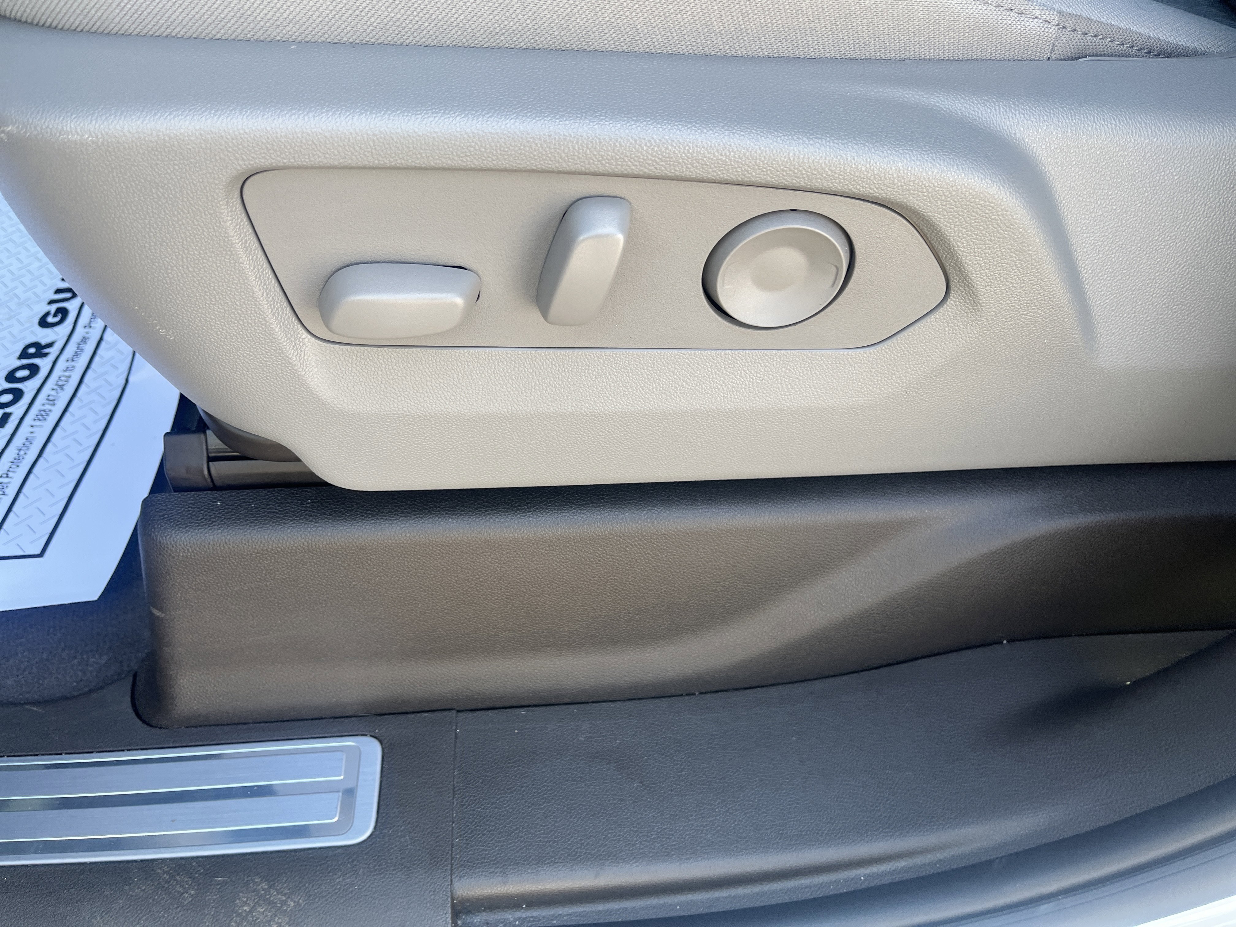 Used 2025 GMC Sierra 1500 SLE w/ Preferred Package image 11