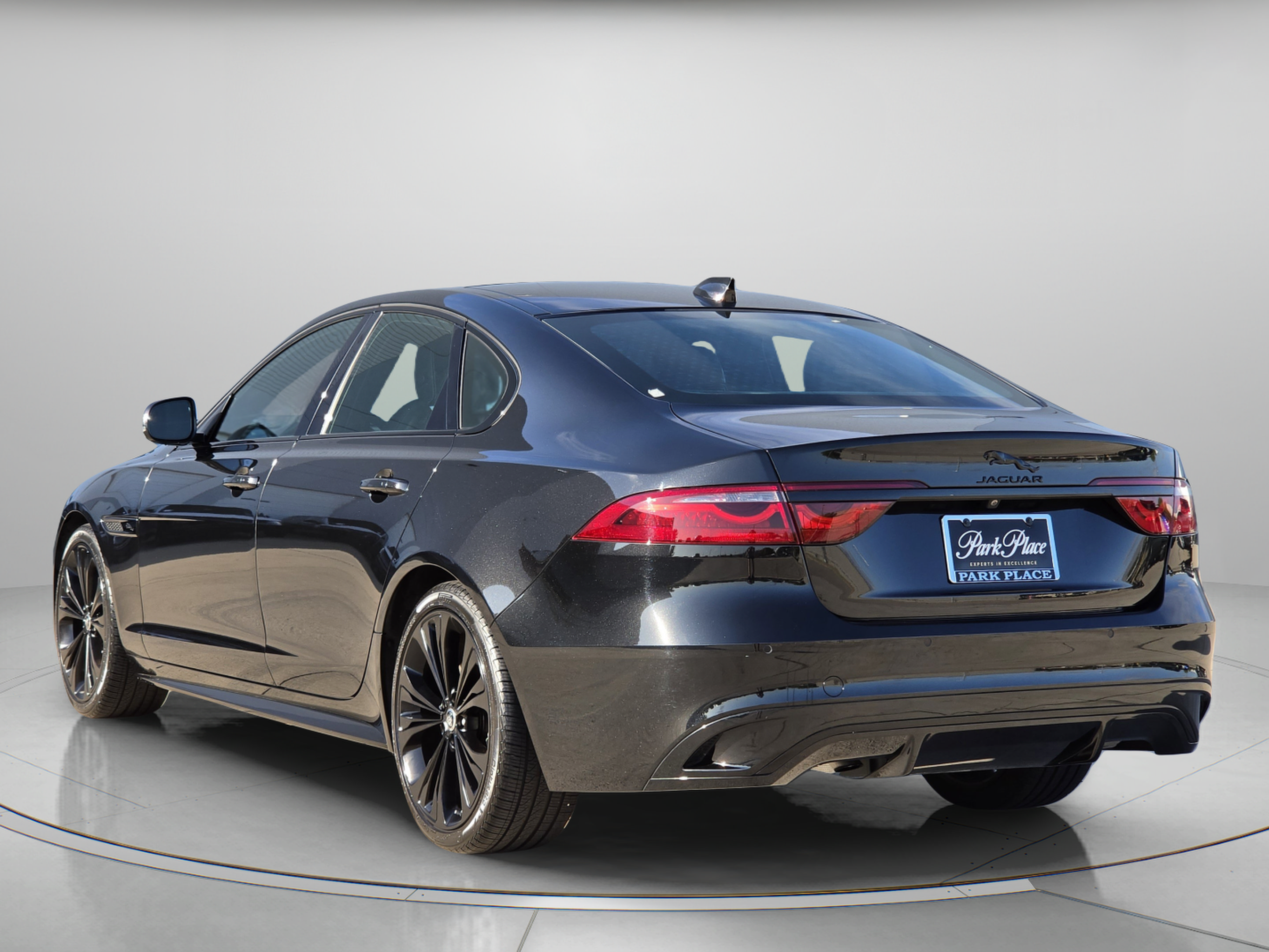 Certified 2024 Jaguar XF R-Dynamic SE AWD/4WD image 3