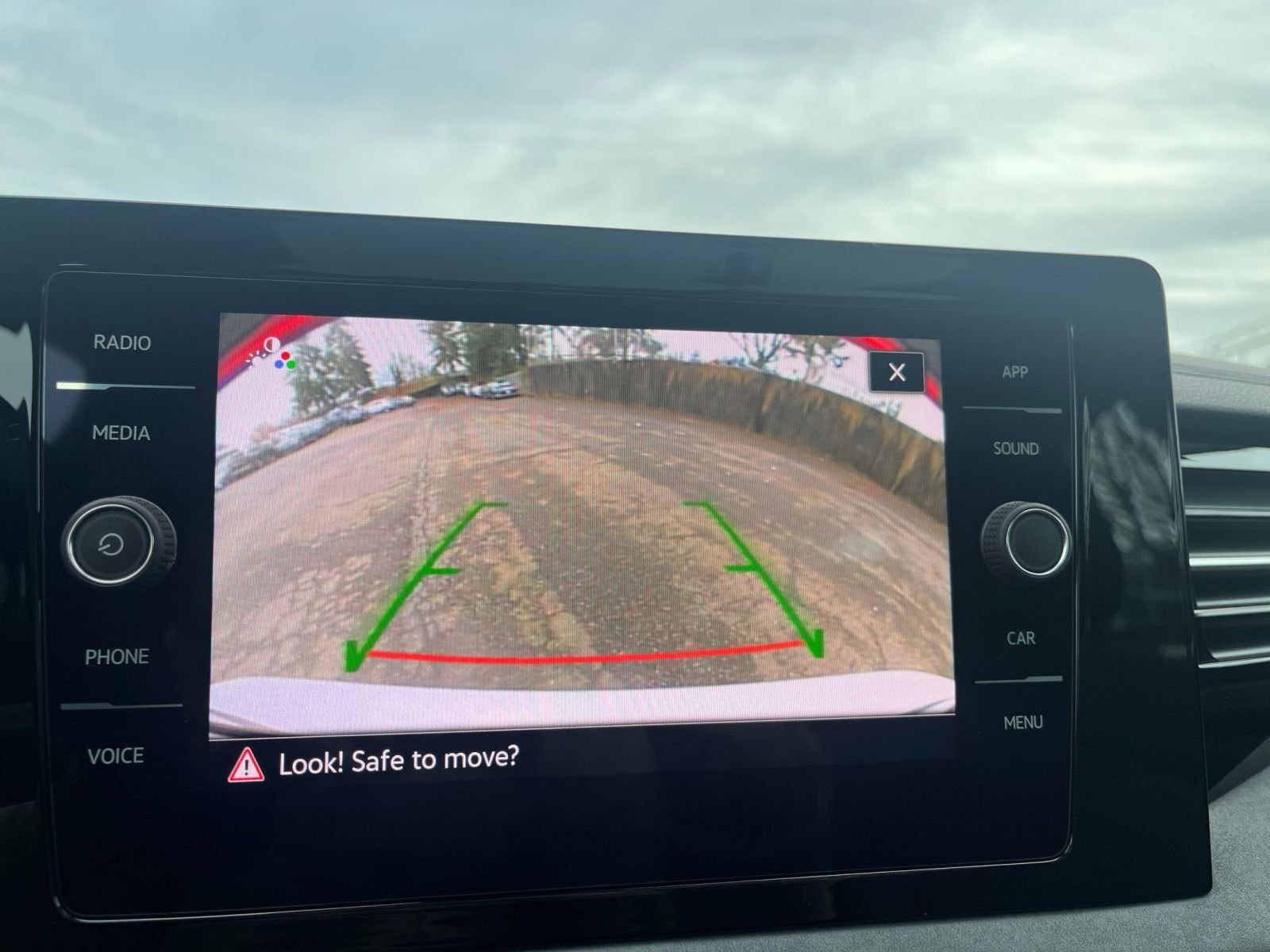 Used 2025 Volkswagen Jetta SE image 25