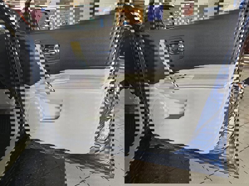 Used 2015 Nissan Rogue S w/ Convenience Package image 12