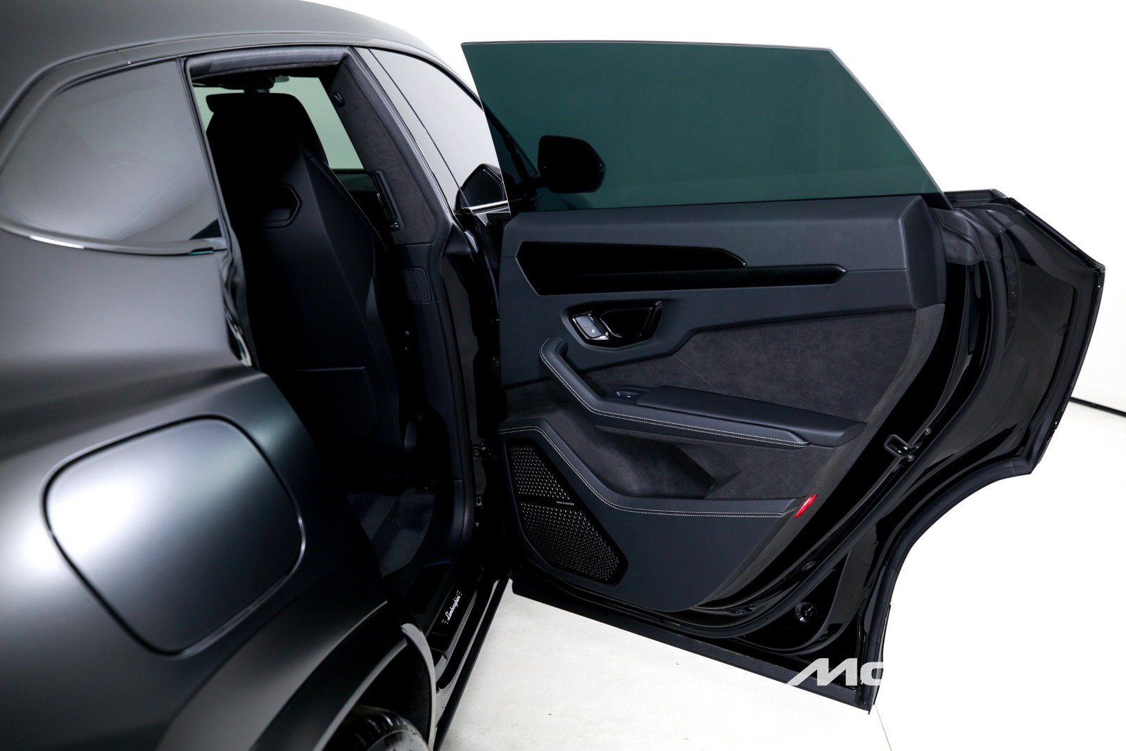 Used 2025 Lamborghini Urus SE AWD/4WD image 22