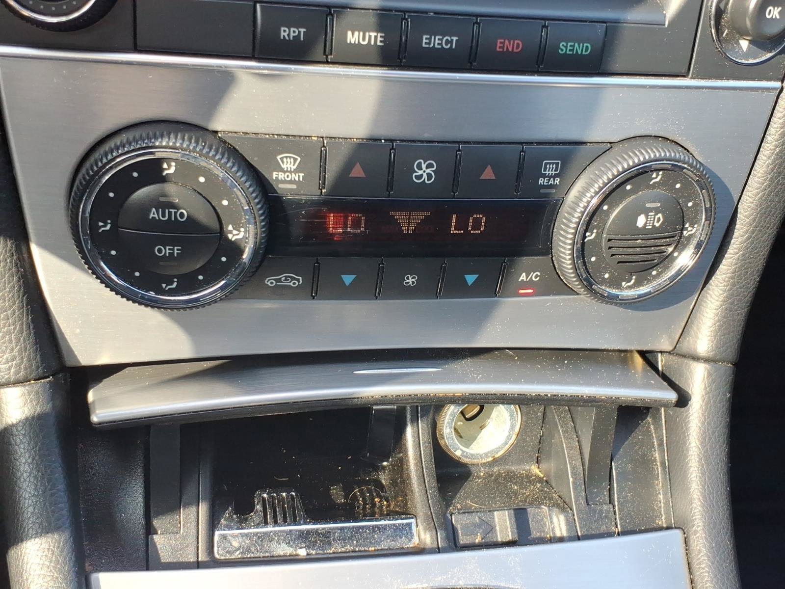 Used 2009 Mercedes-Benz CLK 350 Coupe image 20