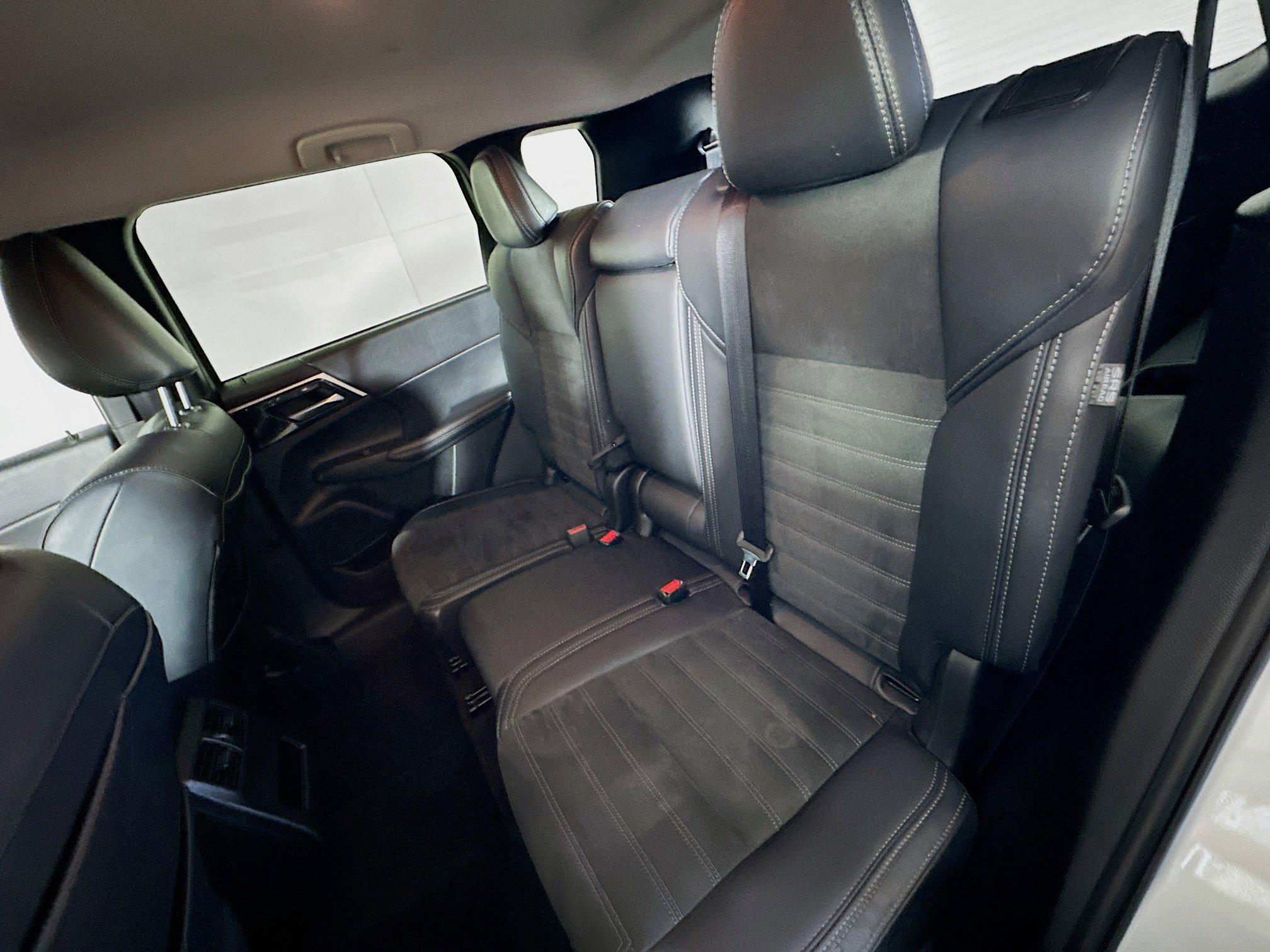 Used 2024 Mitsubishi Outlander SE image 28