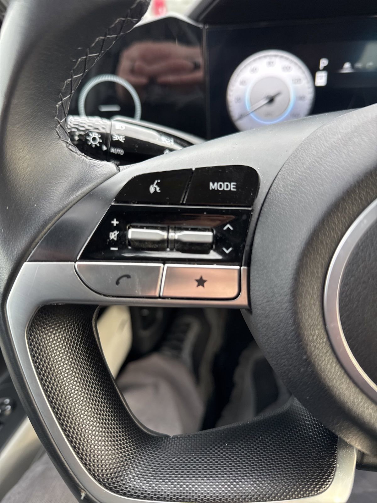 Used 2024 Hyundai Elantra Limited image 19