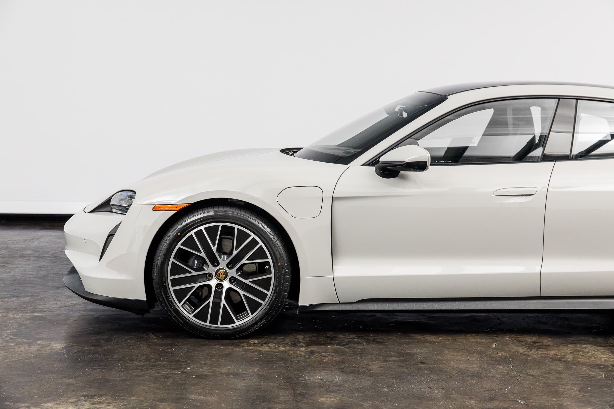 Used 2021 Porsche Taycan RWD image 10