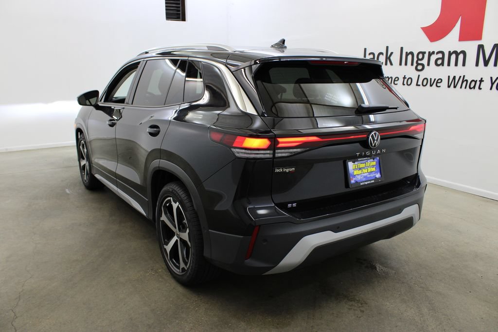 New 2026 Volkswagen Tiguan SE FWD image 3