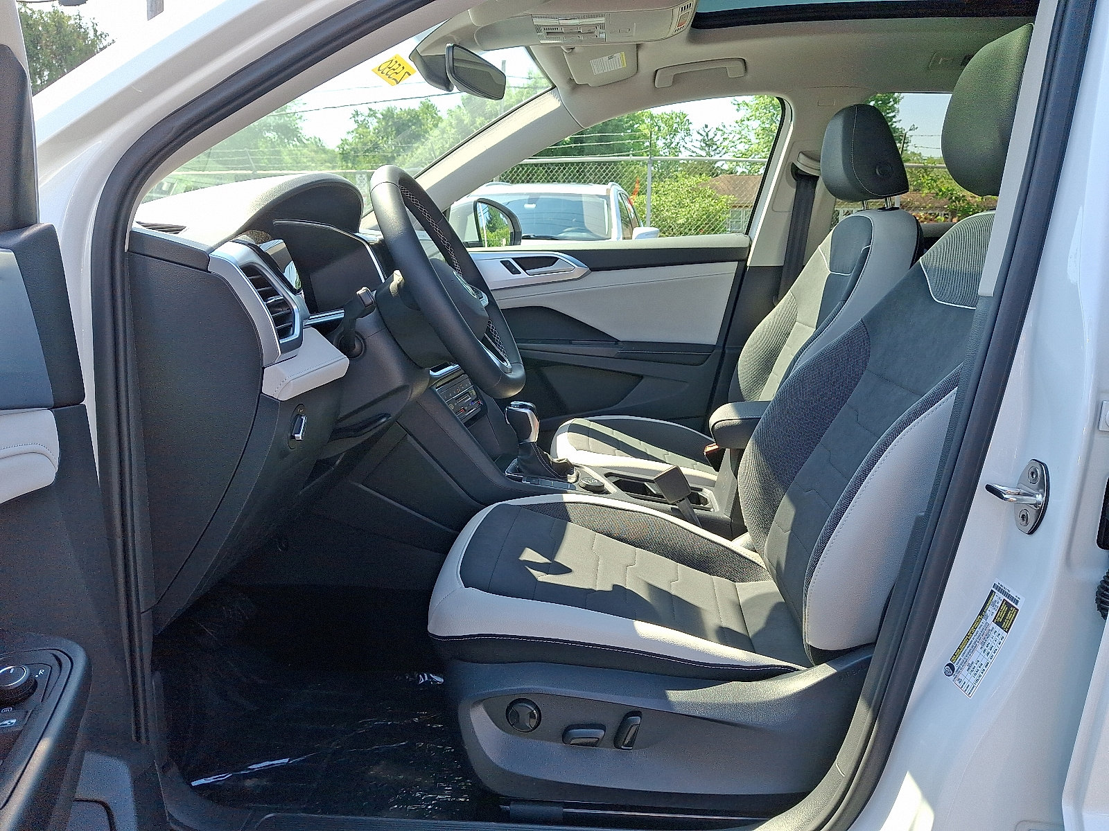 New 2025 Volkswagen Taos SE AWD/4WD image 9