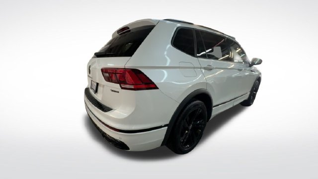 Certified 2024 Volkswagen Tiguan SE R-Line AWD/4WD image 9