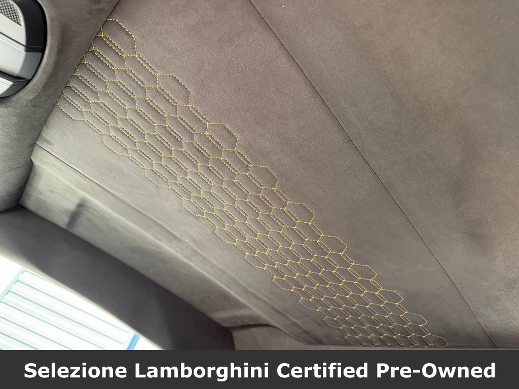 Used 2025 Lamborghini Revuelto image 38