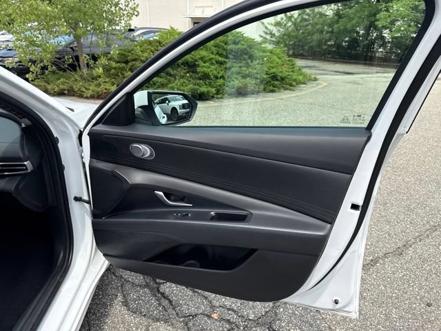 Used 2025 Hyundai Elantra SE FWD image 30